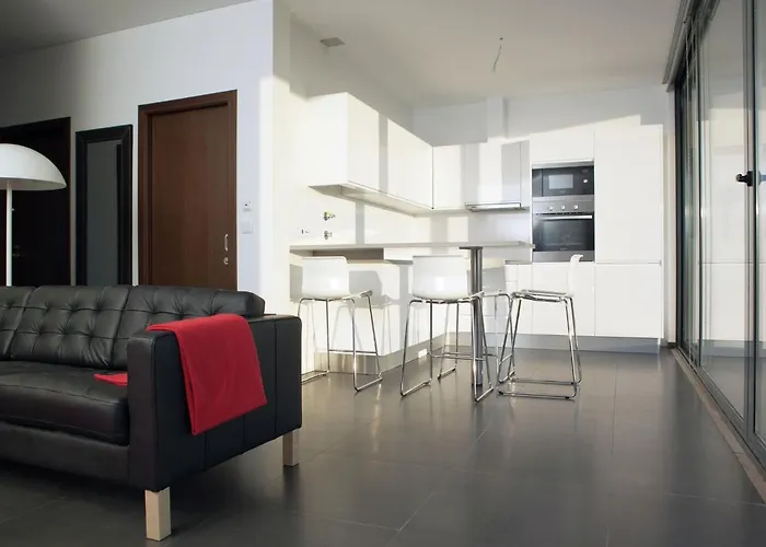 In Portugal With Sea View & Pool וילה לוריניה