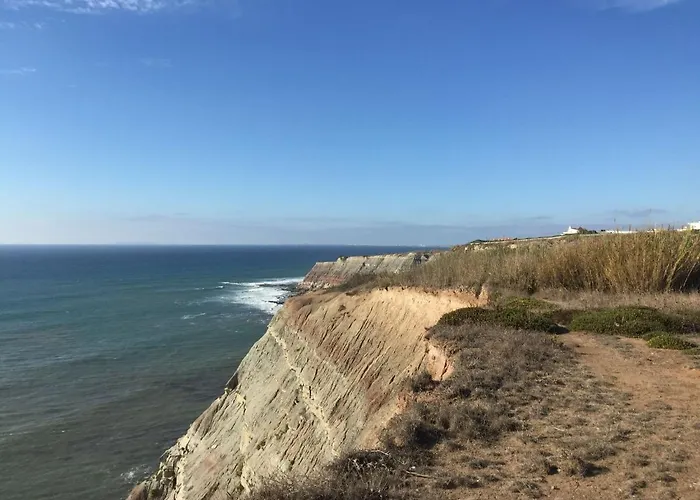 In Portugal With Sea View & Pool וילה